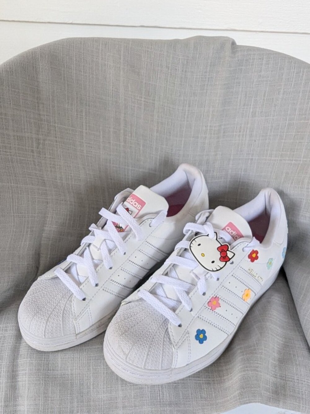 ADIDAS HELLO KITTY SUPERSTAR CLASSIC SHELL-TOE SHOES WOMENS SIZE 7